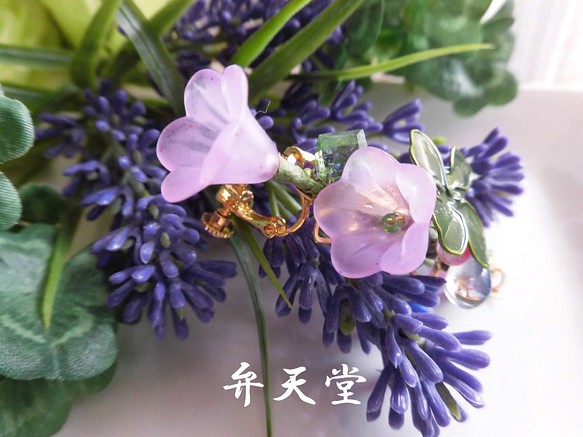 販売終了【弁天堂】｢ムラサキカタバミ｣（片耳用イヤーカフ）小さな花束 1枚目の画像