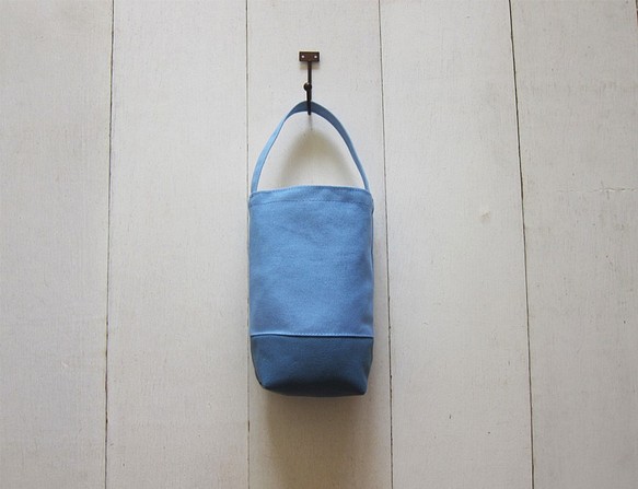 簡約輕便 飲料袋 / 水壺袋 / 小提袋 (淺藍+灰藍) 第1張的照片