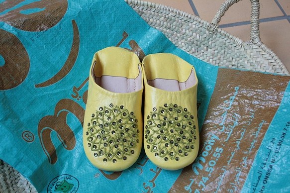 【ビーズ・バブーシュ】黄・黄緑 ／ レディース　モロッコ　手作り　高品質革 1枚目の画像