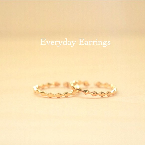 Everyday Earrings - 18KGP hishigata フープイヤリング 1枚目の画像