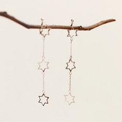 Three stars earrings 3連星のイヤリング (シルバー)【E54-332S】 1枚目の画像