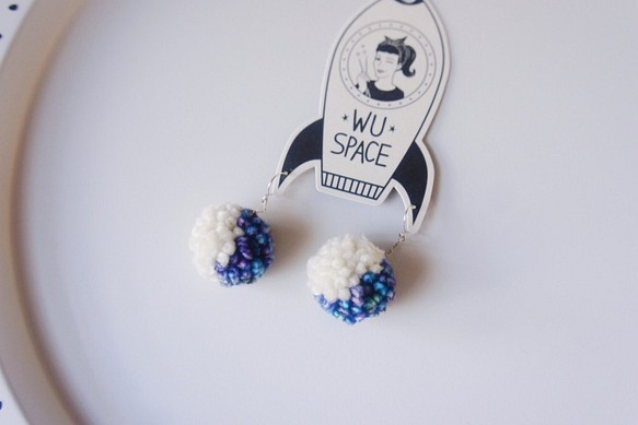 WU SPACE pompom ear clips half moon 手作毛球耳環 耳夾款 半月 第1張的照片