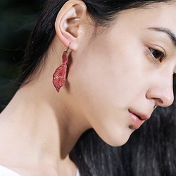 皮革植物系列 | 皮革葉子耳環 | 黃銅耳墜 | 紅 第1張的照片