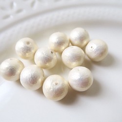 棉珍珠-10mm象牙白20顆 (雙孔) 第1張的照片