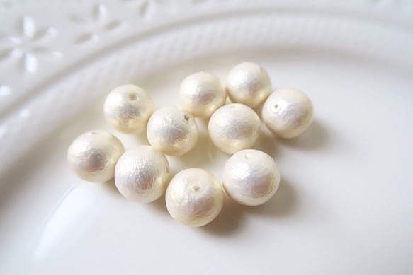 棉珍珠-10mm象牙白20顆 (雙孔) 第1張的照片