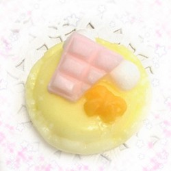 お菓子な石けん「ミニチュア・マカロンイエロー」 1枚目の画像