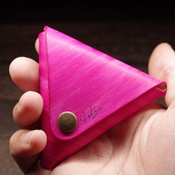 【送料無料】躑躅のような三角コインケース　ピンク  ピックケース　革　レザー　本革　手染め 1枚目の画像