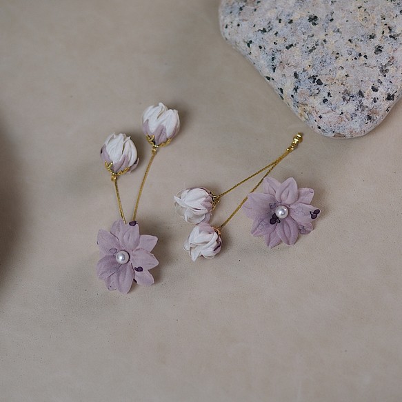 Fuss | 藕粉花朵分離雙鏈花苞貼耳式耳環 第1張的照片