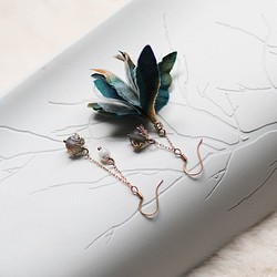 Willow │ 花びら 手作り ルナフラッシュ ピアス アクセサリーfabric flower earring 1枚目の画像