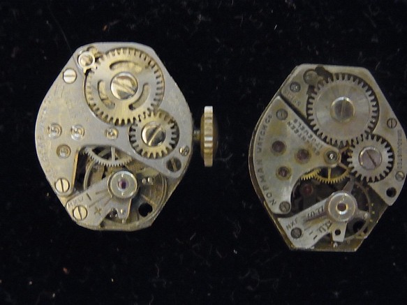 古いレディース時計のジャンク2個セットです。t-11 1枚目の画像