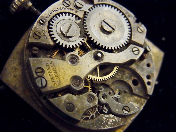 本物志向。戦前に作られたスイス製のビンテージ腕時計です。 JW -26 1枚目の画像