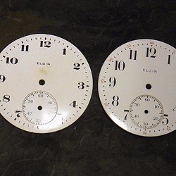 本物志向。古いエルジン社の懐中時計の文字盤のみ2枚セットです。JW -233 1枚目の画像