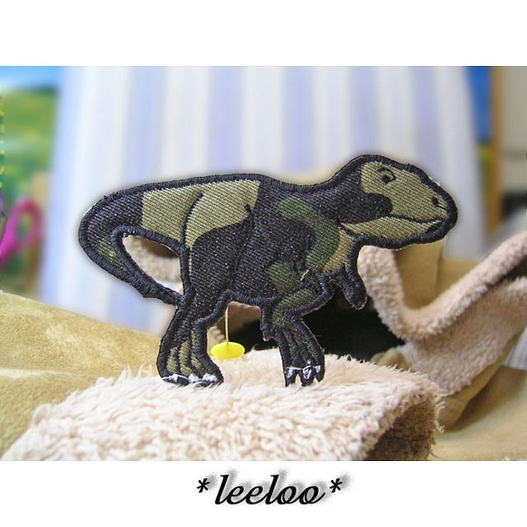 ★人気の恐竜テラノサウルス/カモフラージュグリーン★ワッペン2 1枚目の画像