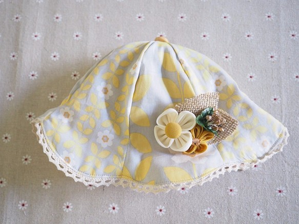 手工製作雙面防風防曬棉質帽子 適合成人小孩嬰兒 黃色小花圖案連髮夾套裝 第1張的照片