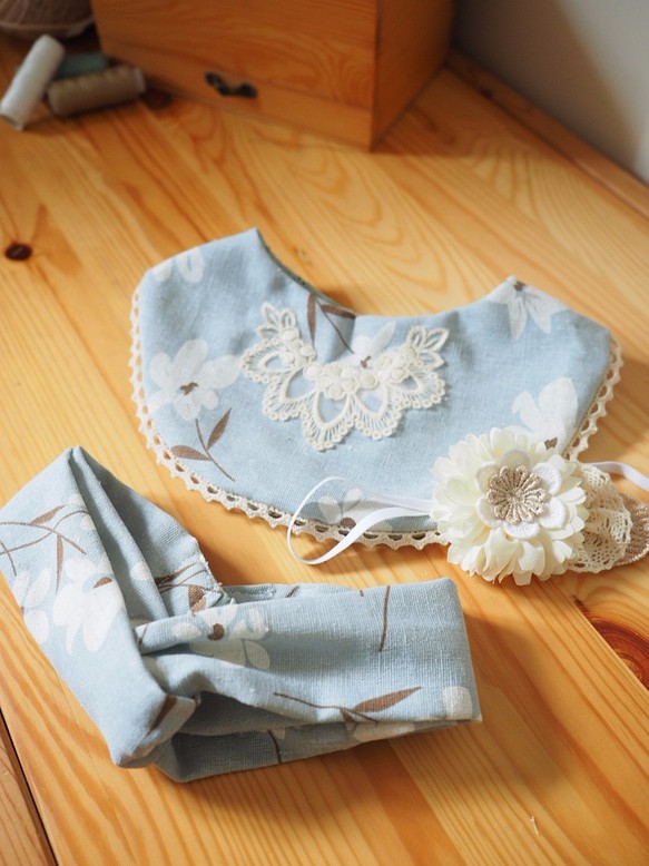手作りのスカーフエレガントな小さな白い赤ちゃんのヘアバンド、ヘアバンドのお母さんのギフト父親のスーツ 1枚目の画像