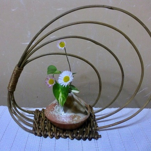 癒しのかずら工芸品 心和む花台(ミニ花瓶付き) 一輪挿し・花瓶・花器
