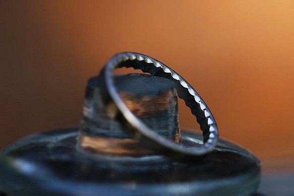 槌目ｋ18コンビリング 結婚指輪 | monsterdog.com.br