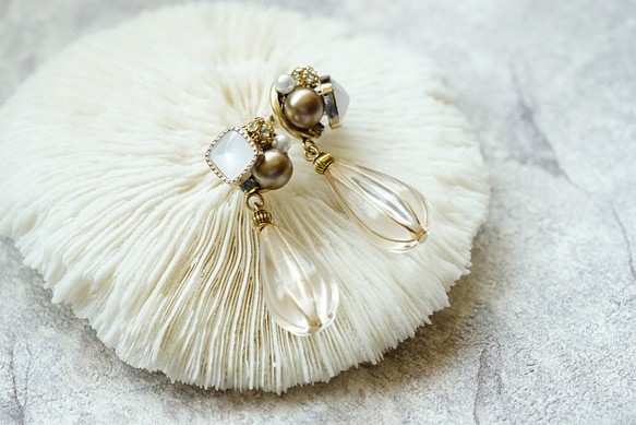 Minimily - 貴妃 - 水晶珍珠垂吊耳環 (醫療用不鏽鋼抗敏耳針 / 耳夾) 第1張的照片