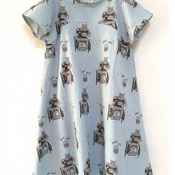 貓和古董縫紉機喇叭連衣裙*棉麻*藍灰色 第1張的照片