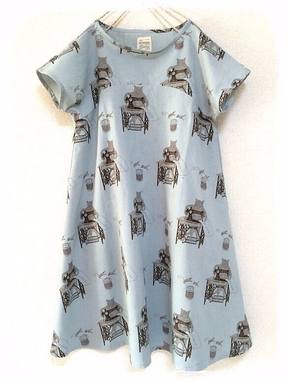 貓和古董縫紉機喇叭連衣裙*棉麻*藍灰色 第1張的照片