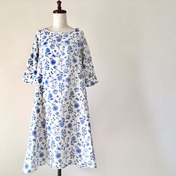 小花和鳥喇叭連衣裙*軟雙紗布* 100％純棉*白色×天藍色 第1張的照片