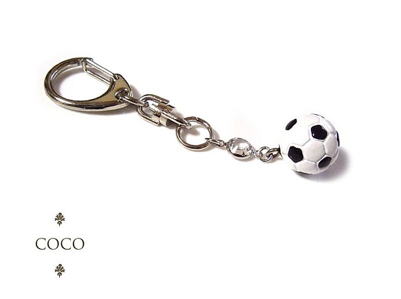 サッカーボールチャームのキーホルダー 小物 ファッション雑貨 Coco 通販 Creema クリーマ ハンドメイド 手作り クラフト作品の販売サイト