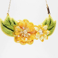 Sunflowers Sequin and Embroidery Flower Necklace *Handmade* 1枚目の画像