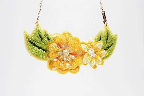 Sunflowers Sequin and Embroidery Flower Necklace *Handmade* 1枚目の画像
