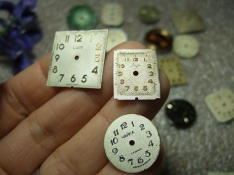 ノスタルジック時計文字盤2個セット　レジン素材に 1枚目の画像