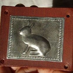 レザータグ　ウサギ　アップリケ　本革ワッペン　名入れ 1枚目の画像