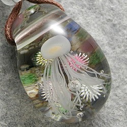 イソギンチャクとクラゲ とんぼ玉 ガラス ネックレス No898 1枚目の画像