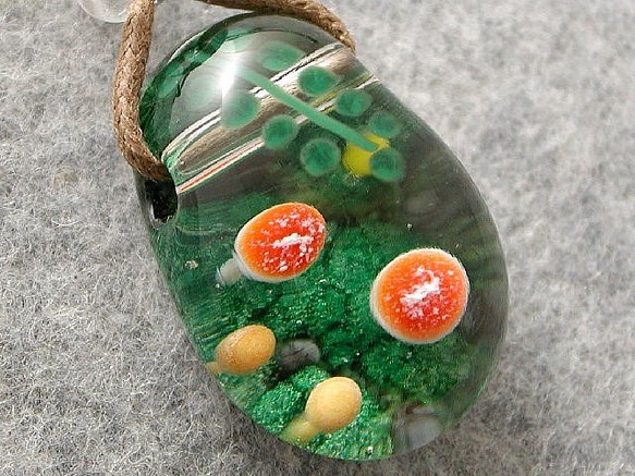 【ご予約済み商品】キノコの森のベニテングタケ とんぼ玉 ガラス ネックレス No1140 1枚目の画像