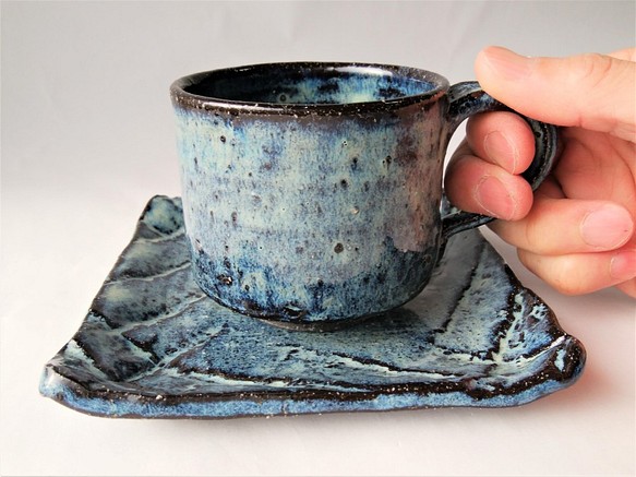 青い綺麗なコーヒーカップ 1枚目の画像