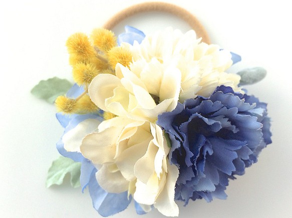 春の花束の髪飾り ブルー×アイボリー 1枚目の画像