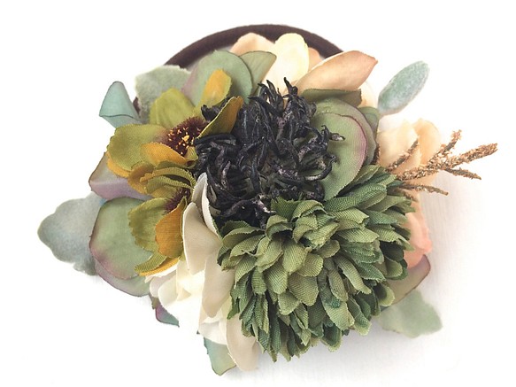 野原の花束の髪飾り　ナチュラルグリーン 1枚目の画像