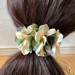 紫陽花のアーチ髪飾り　アイボリー×グリーン 1枚目の画像