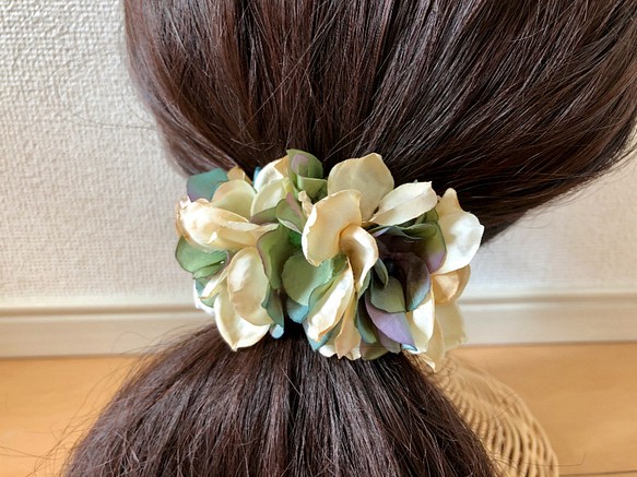 紫陽花のアーチ髪飾り　アイボリー×グリーン 1枚目の画像