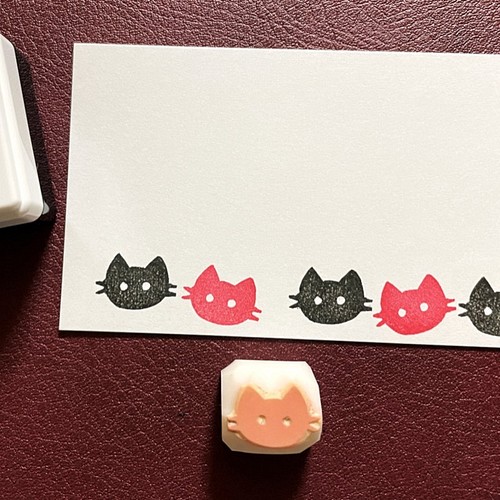 黒猫顔の消しゴムはんこ 持ち手つき シンプルミニ動物シリーズ2 はんこ スタンプ かめたん 通販 Creema クリーマ ハンドメイド 手作り クラフト作品の販売サイト