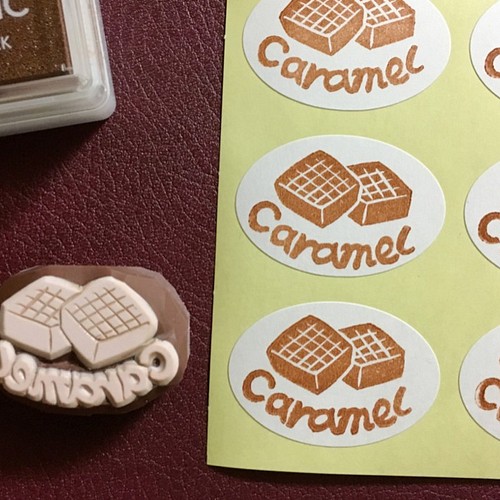 Caramel キャラメル のテイスティシール用消しゴムはんこ 持ち手付き お菓子10 はんこ スタンプ かめたん 発送は10 21 通販 Creema クリーマ ハンドメイド 手作り クラフト作品の販売サイト