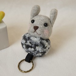 小灰兔毛球羊毛氈鑰匙圈 第1張的照片