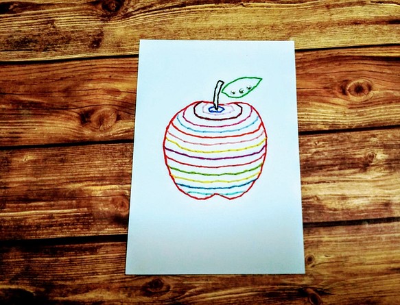 【マルチに使える】紙刺繍メッセージカード(りんごボーダー） 1枚目の画像