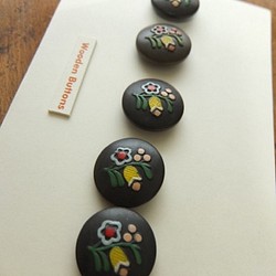 ヴィンテージ　木製ボタン　5ヶセット☆　花柄 1枚目の画像