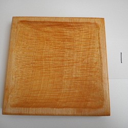 木彫りのお皿　中皿　四角型　トチの木　 1枚目の画像