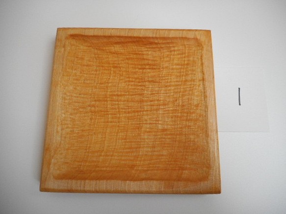 木彫りのお皿　中皿　四角型　トチの木　 1枚目の画像
