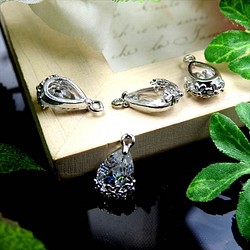 [4 pieces] Flower drop charm ★ Silver/down ★ 玻璃石飾品 (dropflowert- 第1張的照片