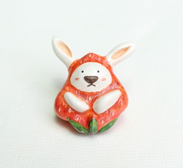 草莓兔 胸針 / 水果 / 夏日 第1張的照片