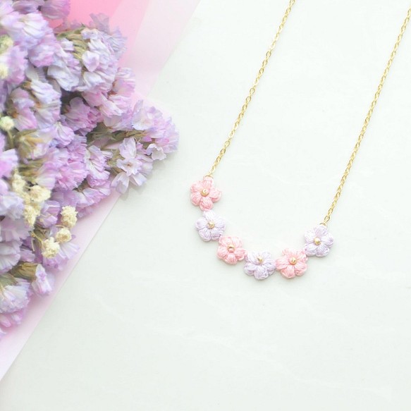 Crochet Flower Smile pendant necklace – Pastel Fantasy 1枚目の画像