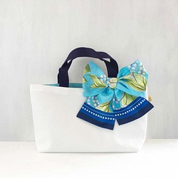 手提包和緞帶圍巾“山谷初夏的百合花”（白色帆布/淺藍色） 第1張的照片