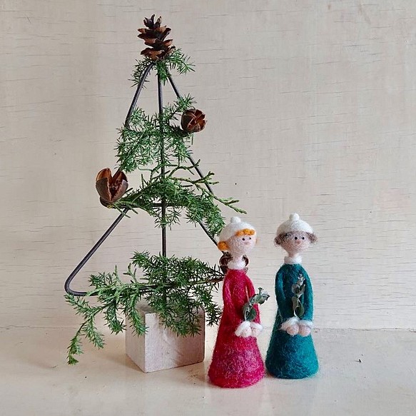 クリスマスツリーと聖歌隊 1枚目の画像