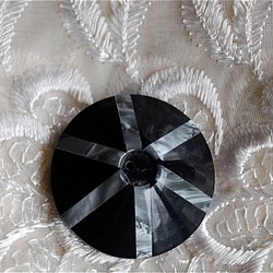 １９世紀アンティークガラスボタン【ACDT01】 1枚目の画像